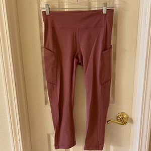 Like new! Lululemon Pink Capri - Sz 6 (w/pockets)